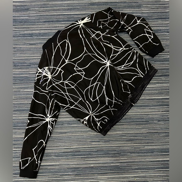 DKNY Sport Women’s Metallic Print Black Cropped Bomber Jacket Athliesure Size M - Picture 3 of 7